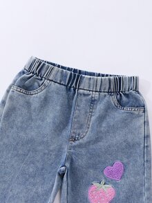 SHEIN 秋冬女童時尚心形草莓刺繡嬰兒藍甜美水洗牛仔兩件套：短版牛仔外套 + 寬鬆寬腿牛仔褲 - 藍色 - 查看 5