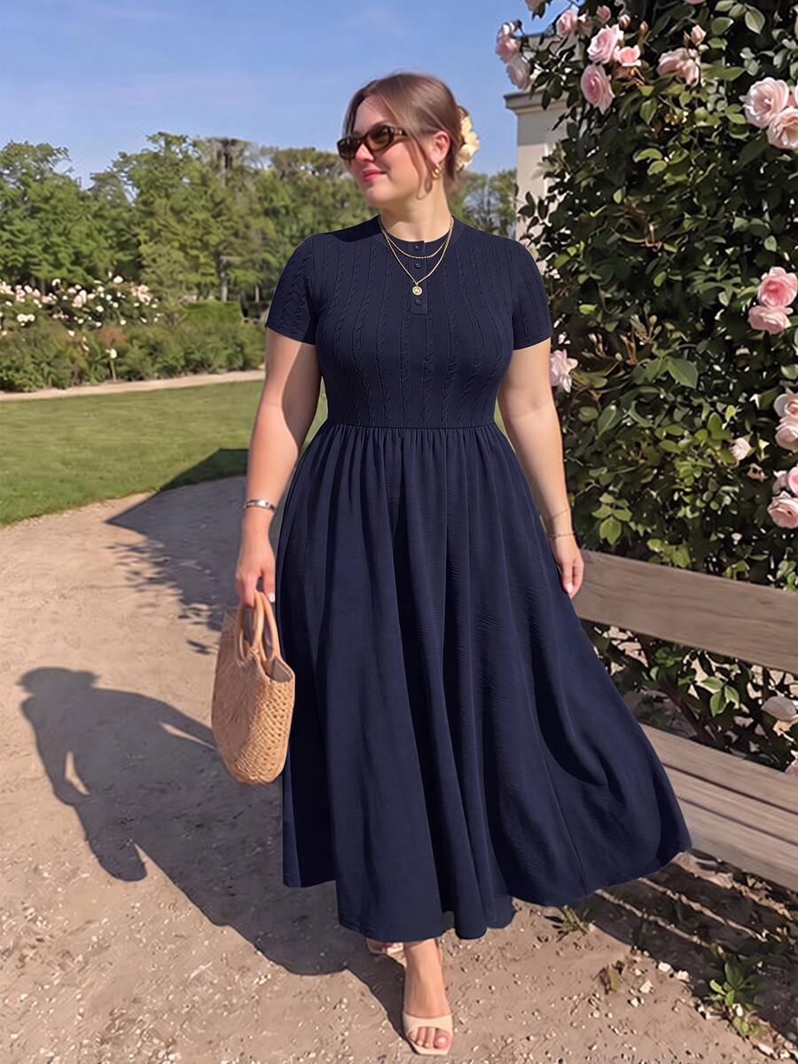 SHEIN MOD فستان نسائي بمقاس كبير باللون الأزرق الداكن بتصميم محبوك بالكابلات مع زخرفة أزرار وياقة دائرية، مناسب للخريف والشتاء - أزرق بحري - مشاهدة 1