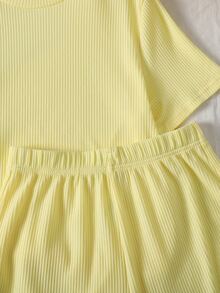 SHEIN Teen Girls Casual Vacation Yellow Textured Loose Short Sleeve T-Shirt & Shorts Set - Yellow - View 5
