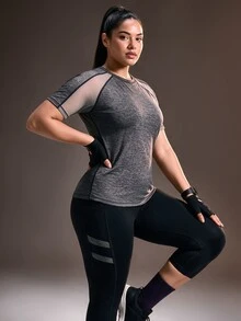 Powerista تي شيرت رياضي للنساء بمقاسات كبيرة باللون الرمادي، ماص للرطوبة، بأكمام قصيرة، ملابس علوية أداء مع تفاصيل شبكية للرياضة، وسروال ضيق قصير للرياضة - الأسود - مشاهدة 4