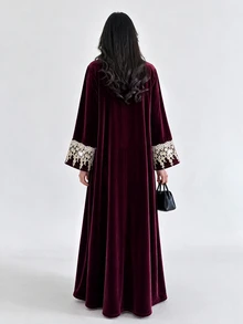 Al Najma 秋冬優雅時尚高貴復古天鵝絨精緻蕾絲領長袖女款洋裝 - 酒紅色 - 查看 2