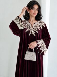 Al Najma 秋冬優雅時尚高貴復古天鵝絨精緻蕾絲領長袖女款洋裝 - 酒紅色 - 查看 4