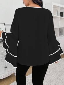 Rometta Kemeja Ukuran Besar Elegan dengan Lis Kontras dan Lengan Berkerut, Atasan Lengan Lonceng, Pakaian Musim Gugur untuk Wanita - Hitam - View 4