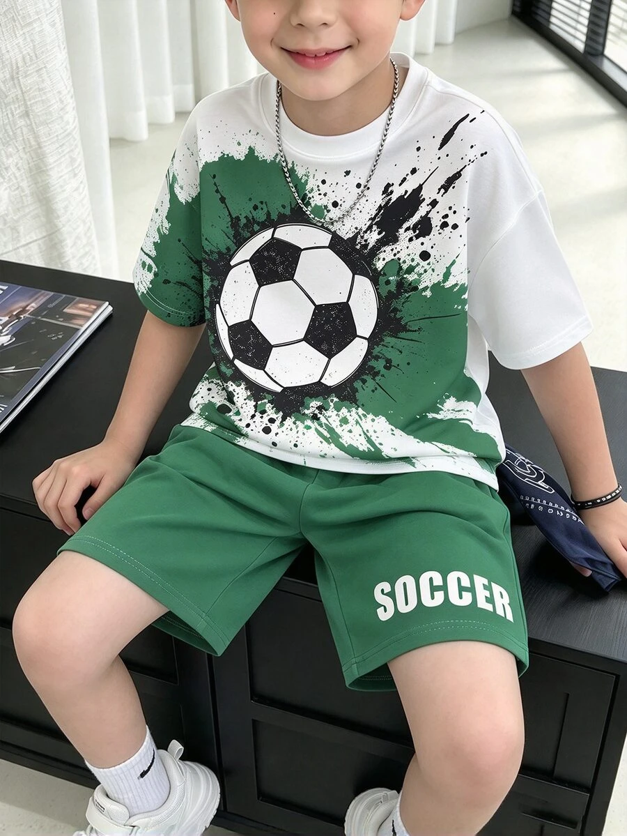 1套青少年男孩運動風套裝,白色潑墨足球圖案T恤搭配綠色短褲,夏季休閒寬鬆度假校園童裝 - 彩色 - 查看 1