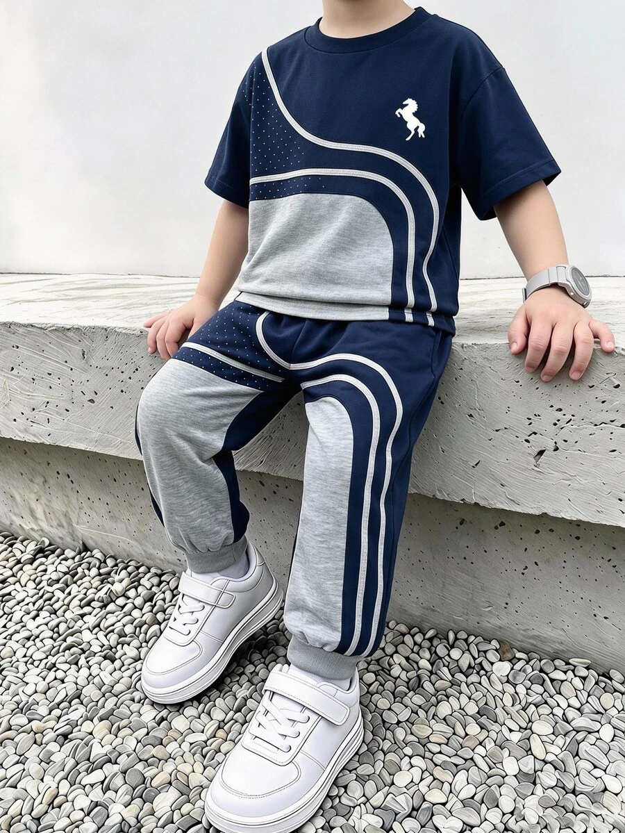 SHEIN 2件組小男孩運動風白色拼接Logo印花短袖寬鬆長褲套裝,適合學校開學、度假、可愛生日夏季穿搭 - 彩色 - 查看 1