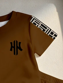 SHEIN 男嬰棕色格紋夏季熱帶度假字母幾何格紋印花圓領短袖T恤短褲套裝，柔軟針織面料 - 彩色 - 查看 5