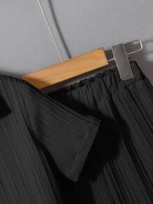 SHEIN Vacaura 2pcs Set Young Boy Solid Color Short Sleeve Button-Down Shirt And Pants, For Getaway, Holiday, Travel, Relax, Sunbathing, Summer - Black - View 4