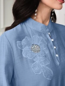 Mulvari 阿拉伯风格宽松长袖女式连衣裙，带补丁，立领，网眼嵌件 - 藍色 - 查看 2