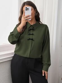 Vionelle 大码女式纯色优雅法式通勤衬衫，衬衫领，前开襟，蝴蝶结装饰，长袖衬衫 - 軍綠色 - 查看 3