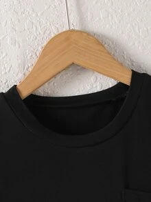 SHEIN 2件組男童休閒寬鬆拼色圓領T恤套裝，舒適時尚，適合日常、學校與運動穿著，黑白配色夏季款 - 黑色 - 查看 6