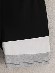 SHEIN 2件組男童休閒寬鬆拼色圓領T恤套裝，舒適時尚，適合日常、學校與運動穿著，黑白配色夏季款 - 黑色 - 查看 5
