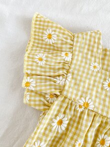 SHEIN Sweet And Lovely Daisy-Print Yellow-And-White Gingham Dress With Ruffled Flutter Sleeves And Princess-Style Hem For Baby Girls – New Arrival. - Yellow - View 9