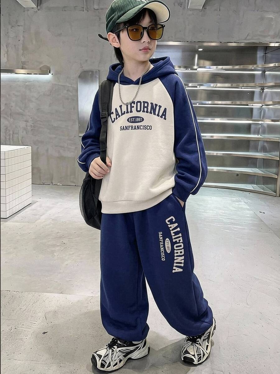 SHEIN 2件組兒童青少年男孩休閒日常百搭運動字母圖案舒適拼色插肩袖連帽寬鬆套頭長袖運動衫搭配收口寬鬆運動長褲針織運動套裝,適合日常穿著、上學、旅行、運動,秋冬款 - 寶藍色 - 查看 1