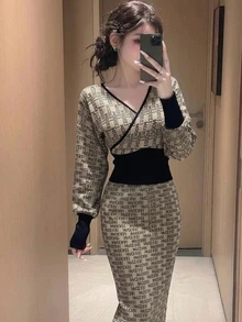 Feyla Women's Letter Pattern V-Neck Batwing Long Sleeve Fitted Elegant Knit Dress - Multicolor - View 2