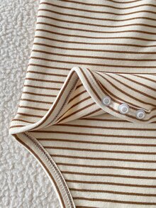 SHEIN 2件組新生兒男嬰字母刺繡可愛休閒條紋連身衣 + 連身褲 + 小熊帽子套裝，適合秋冬日常穿著 - 棕色 - 查看 11