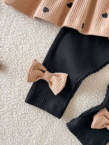 SHEIN 2件組新生兒秋冬針織棉套裝 0-12個月女嬰休閒愛心印花長袖上衣＋素色長褲套裝 - 彩色 - 查看 11