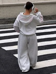 Muchica 大尺碼女款字母刺繡袋鼠口袋連帽衫休閒寬鬆牛仔女風寬腿運動褲2件套 機場度假 粉色白色 秋季 - 淺灰色 - 查看 3