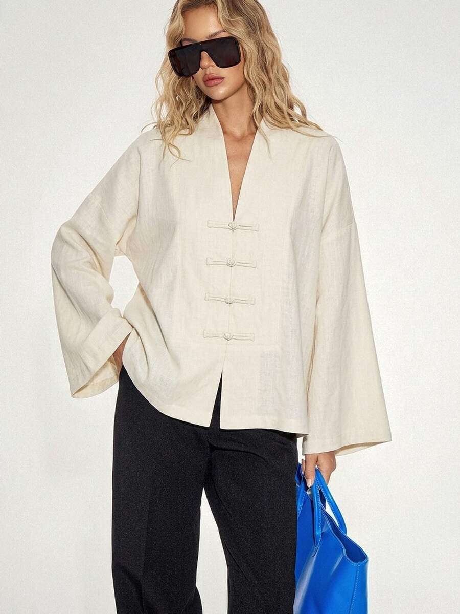 ATUI Studio Áo sơ mi nữ tay dài dáng rộng thời trang casual cổ chữ V, màu trơn, cài nút ếch - Màu be - Xem 1