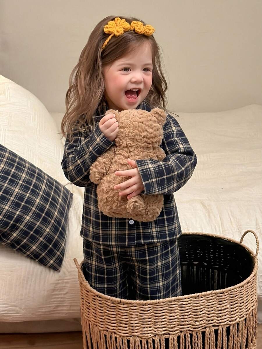 Dazy Kids ملابس منزلية خريفية للرضيعة (بنت) من قطعتين: قميص بأكمام طويلة وياقة مربعات وبنطال طويل - أزرق بحري - مشاهدة 1