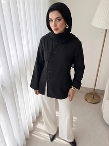 Solavon بلوزة نسائية بلون موحد بتصميم صيني جديد عصري بسيط - الأسود - مشاهدة 4