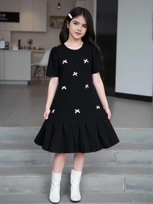 SHEIN 1 件 Tween Girl 纯色 3D 蝴蝶结短袖褶皱摆裙，宽松版型，春夏 - 黑色 - 查看 3