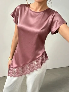SHEIN 女款優雅蕾絲不對稱下擺圓領通勤休閒緞面黑色襯衫，黑色上衣，黑色襯衫，蕾絲襯衫，女款休閒襯衫，女款優雅襯衫，女款蕾絲上衣，女款工作服，女款通勤套裝，社交上衣/工作上衣，正式襯衫，女款社交上衣/正式上衣，女款休閒上衣，女款優雅上衣，女款沙灘裝，夏季上衣，通勤襯衫，通勤襯衫 - 珊瑚粉 - 查看 5