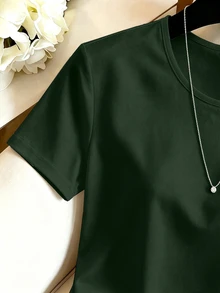 SHEIN 歐美新款拼接蕾絲不對稱下擺優雅圓領短袖休閒女款T恤，女款春夏T恤，短袖上衣，春季服裝，夏季穿搭，度假，外出，Y2K，春季，夏季，返校，休閒，海灘，商務，百搭，性感，女款黑色T恤 - 綠色 - 查看 5