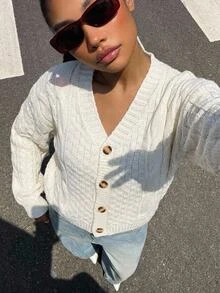 SHEIN 1件女童V領復古麻花針織開襟毛衣，單排扣設計，米色柔美風格，適中厚度，整齊下擺，緊口袖口，柔軟親膚，新穎款式，適合日常穿著、上學、外出、街頭穿搭，秋冬款 - 米色 - 查看 4