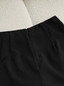Rosivaux 新款优雅黑白金属装饰露脐上衣开衩搭配修身短裤套装，时尚通勤装，春夏两件套，女士春夏套装，女士度假旅行装 - 粉色 - 查看 9
