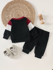SHEIN 3件組新生兒男嬰毛衣褲套裝，可愛學院風酒紅白色黑馬刺繡羅紋長袖圓領加厚生日秋季連身衣附帽子 - 彩色 - 查看 2