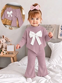 SHEIN 2件組幼兒女嬰可愛紫色白色羅紋長袖高領寬鬆版型蝴蝶結喇叭褲套裝，舒適柔軟秋季公主風女童假日穿搭 - 紫色 - 查看 3