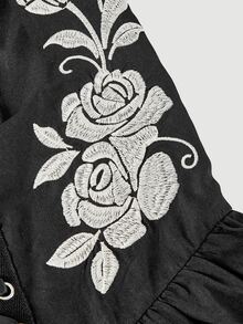 Skyraze 女款刺繡繫帶洋裝 老錢風田園風復古70年代復古風 慕尼黑啤酒節 外出野餐度假派對 牛仔女 黑白配色 萬聖節 - 黑色 - 查看 6