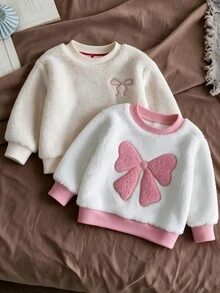 SHEIN 2件組幼童女童運動衫運動褲套裝，甜美可愛粉白蝴蝶結貼花，毛茸茸長毛絨長袖圓領加厚款，適合戶外度假冬季穿搭 - 杏色 - 查看 3