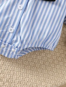 SHEIN Bộ bodysuit bé trai tay dài kẻ sọc cài nút đơn kèm khăn choàng trơn đơn giản cho mùa thu - Màu xanh lam - Xem 6