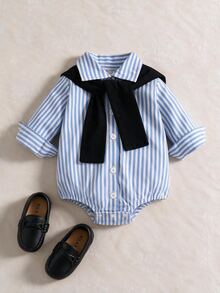 SHEIN Bộ bodysuit bé trai tay dài kẻ sọc cài nút đơn kèm khăn choàng trơn đơn giản cho mùa thu - Màu xanh lam - Xem 2