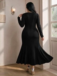 Modelyn Plus Size Women Solid Color V-Neck Long Sleeve Pleated Elegant Dress - Black - View 2