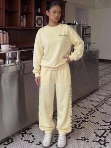 SHEIN KIDS Teen Girls Pale Yellow Casual Script Letter Print Fleece Lined Crew Neck Oversized Sweatshirt And Pocket Sweatpants 2Pcs Set Cozy Fall Winter - Yellow - View 3