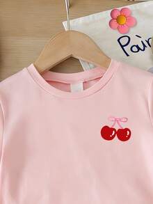 SHEIN 2件組 4-7歲女童淺粉色夏季可愛櫻桃條紋滿版印花蝴蝶結裝飾短袖T恤+短褲，日常穿著 7歲生日 - 彩色 - 查看 5