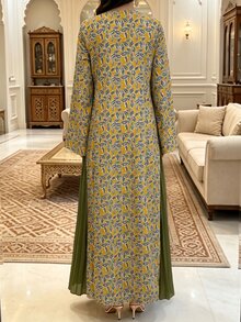 Mulvari 對比色V領優雅花卉印花百褶拼接長袖喇叭下擺女款阿拉伯風洋裝，適合冬季度假 - 綠色 - 查看 6
