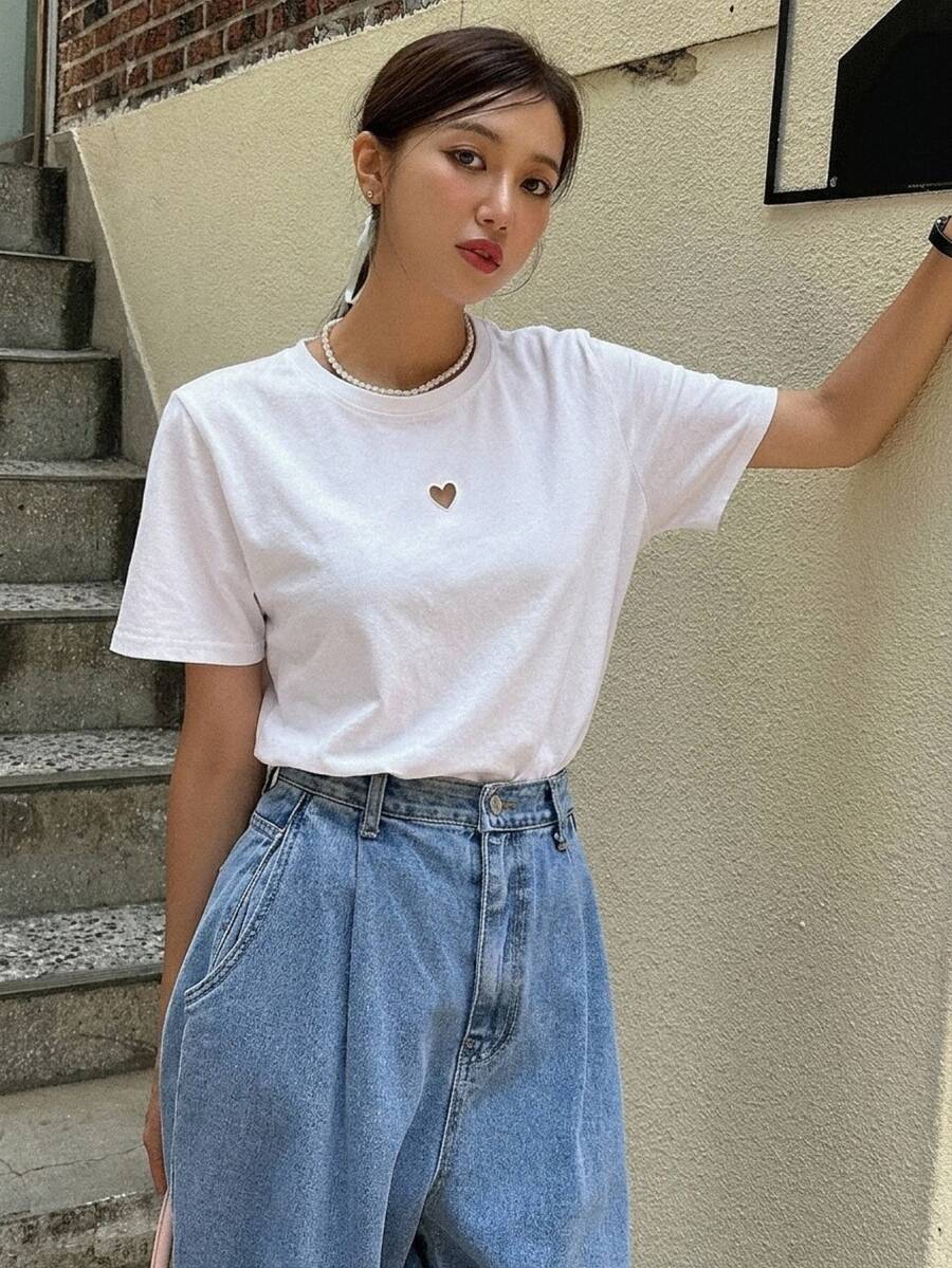 DAZY 女士夏季心形中空短袖圓領休閒T恤 - 白色 - 查看 1