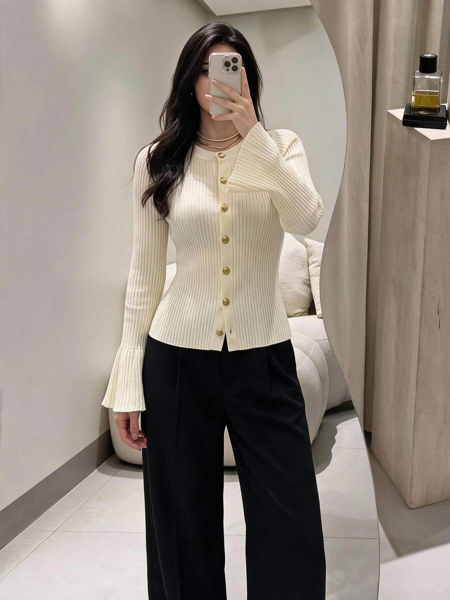 Seusyu 女款喇叭袖鈕扣修身長袖白色開襟衫，秋冬款