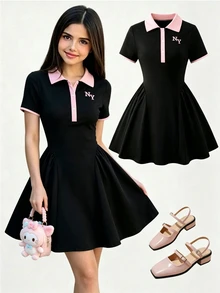 SHEIN 青少年女孩學院風休閒短袖 Polo 領拼接撞色字母印花 A 字迷你洋裝 喇叭裙 開學季日常穿搭服飾 - 黑色 - 查看 3