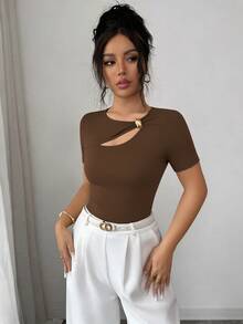 SHEIN Raffinéa Women's Sexy Hollow-Out Metal Decor Asymmetric Neckline Black Short Sleeve Top, Spring/Summer - Brown - View 6