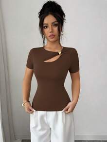 SHEIN Raffinéa Women's Sexy Hollow-Out Metal Decor Asymmetric Neckline Black Short Sleeve Top, Spring/Summer - Brown - View 4