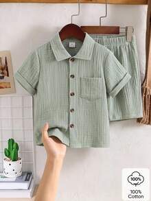 SHEIN 2件組男童休閒簡約學院風純棉短袖襯衫與短褲套裝，適合日常穿著、生日、上學、外出，春夏亞麻風 - 綠色 - 查看 2