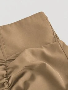SHEIN MOD تنورة مقاس كبير بخصر عالي وحافة غير متماثلة، طول قابل للتعديل مع طيات أمامية وكشكشة وتصميم قابل للعكس، طراز ريترو عصر النهضة فير غوث ريف خريف أسود - كاكي - مشاهدة 6