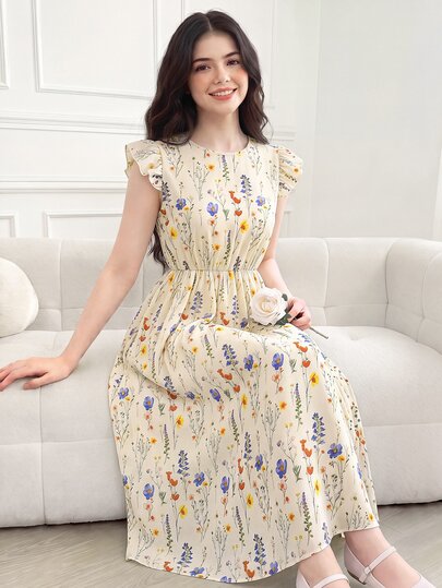 SHEIN 少女碎花短袖收腰连衣裙，适合度假、休闲和日常穿着。