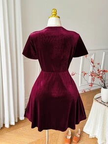 Comfortcana Gaun Kencan Seksi Wanita Ukuran Besar Warna Polos Leher V Berlipit untuk Natal - Burgundy - View 2