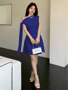 SHEIN Unity فستان قصير للنساء بخصر مربوط بشكل غير متماثل - أزرق غامق - مشاهدة 6