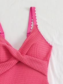 SHEIN Swim بدلة سباحة قطعة واحدة بتصميم متقاطع من قماش خاص مخطط - روز أحمر - مشاهدة 6